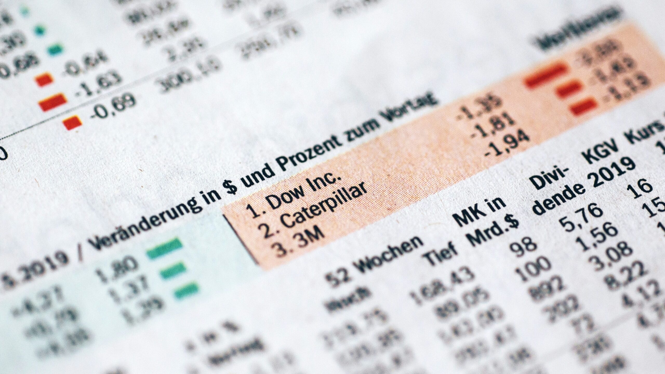 A bar chart comparing average savings between individual vs group coverage plans.