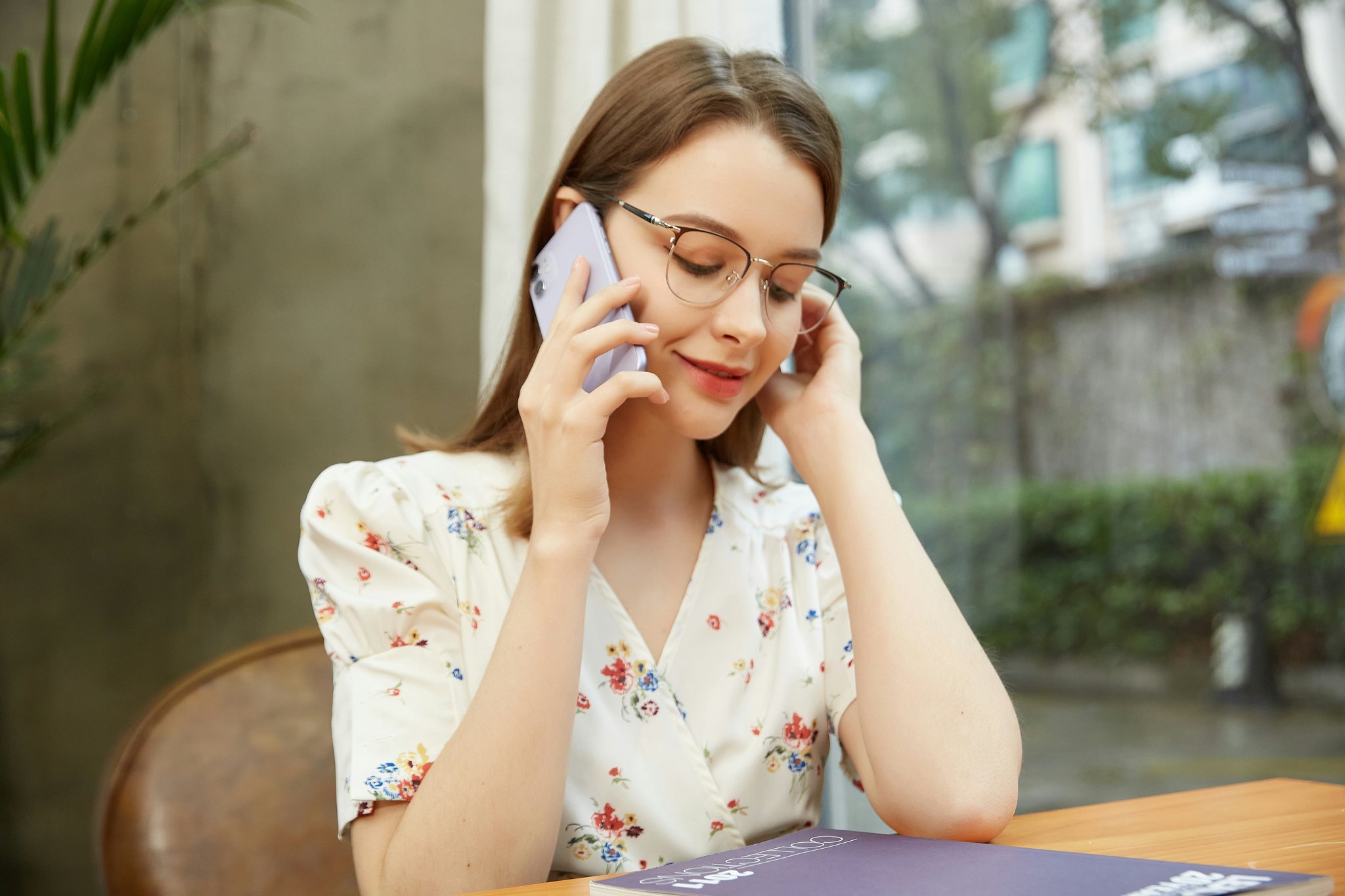 Illustration showing someone calling their crisis response contact while traveling overseas